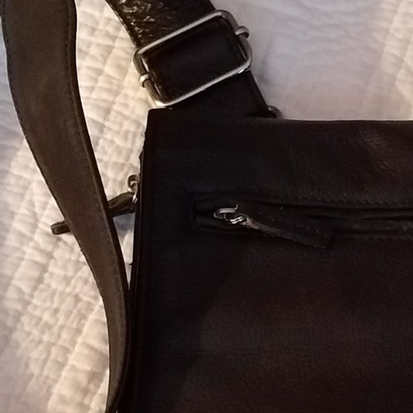 Black Leather Fossil Messenger Bag - 8 1/2" x 11" - Picture 6 of 9